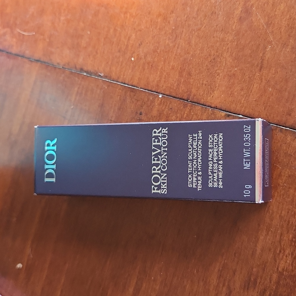Brand new. Dior forever skin contour